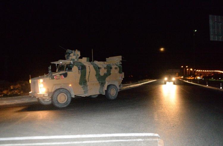 <p>Türk Silahlı Kuvvetleri tarafından Suriye sınırındaki askeri birliklere komando ve zırhlı personel taşıyıcı takviyesi yapıldı.</p>

<p> </p>
