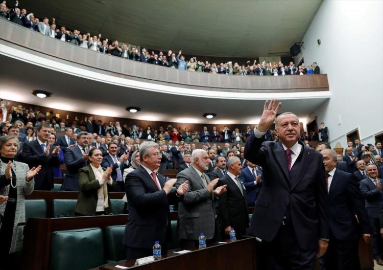 <p>Recep Tayyip Erdoğan, partililer tarafından sloganlarla karşılandı. </p>
