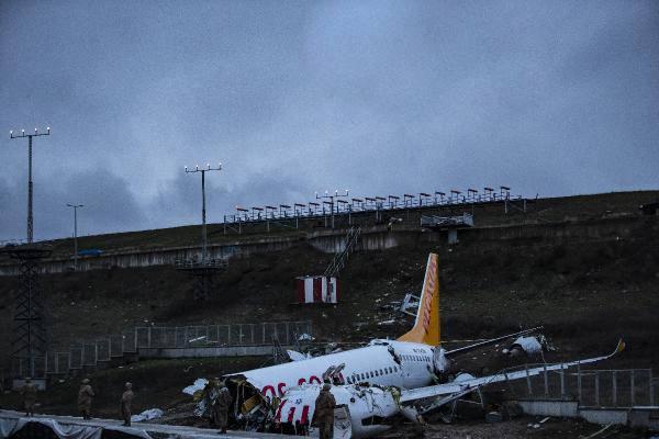 <p><strong>SEFERLER NORMALE DÖNDÜ</strong></p>

<p>İstanbul Sabiha Gökçen Uluslararası Havalimanı'nda meydana gelen kaza sonrasında kapanan pist yeniden uçuşlara açıldı.</p>

