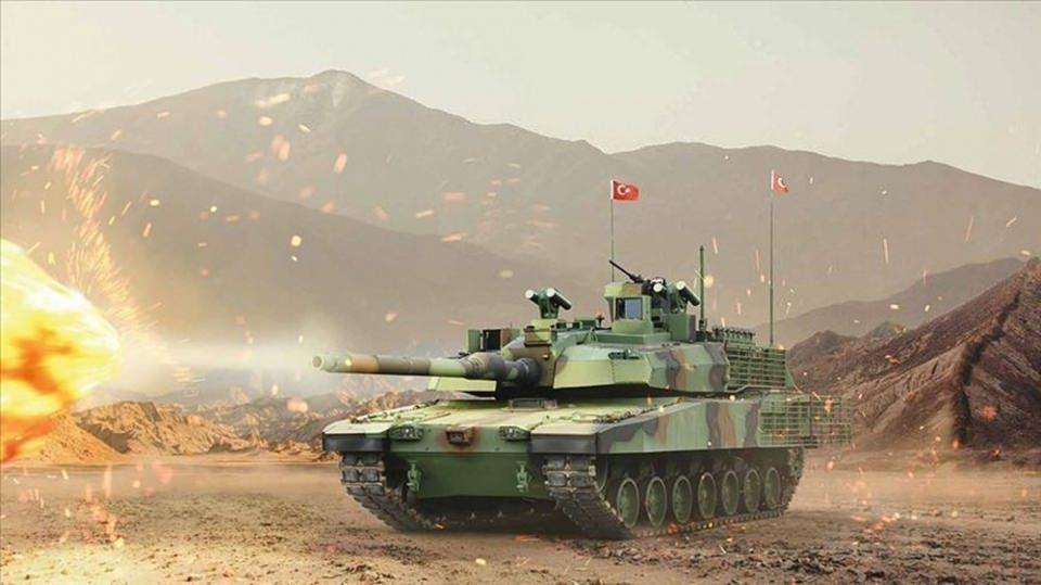 <p>İşte Altay tankının özellikleri...</p>

<p>Türkiye'nin ilk Milli Ana Muharebe Tankı Altay’ın tasarımında, Türk Silahlı Kuvvetleri’nin gerçekleştirebileceği her türlü harekat şartları ve katılım sağlayacağı BM/NATO harekatlarının ihtiyaçları göz önünde bulunduruldu.</p>

<p>Altay, Türkiye'nin geliştirdiği 3+ nesil ana muharebe tankıdır.  </p>
