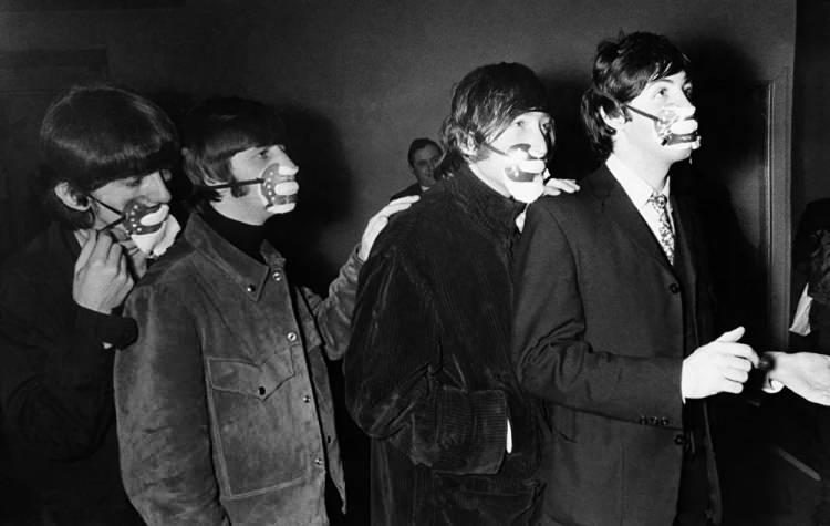 <p>Smoga karşı yüz maskeleri takan Beatles grubunun üyeleri, Manchester, 1965</p>

<p> </p>
