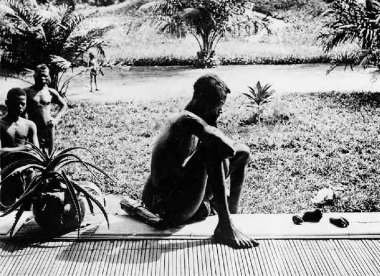 <p>1800'lerin sonuna doğru sömürge altında bulunan bugünkü Kongo Demokratik Cumhuriyeti, dönemin en önemli üretim ihtiyaçlarından kauçuğuın merkezi konumundaydı.</p>
