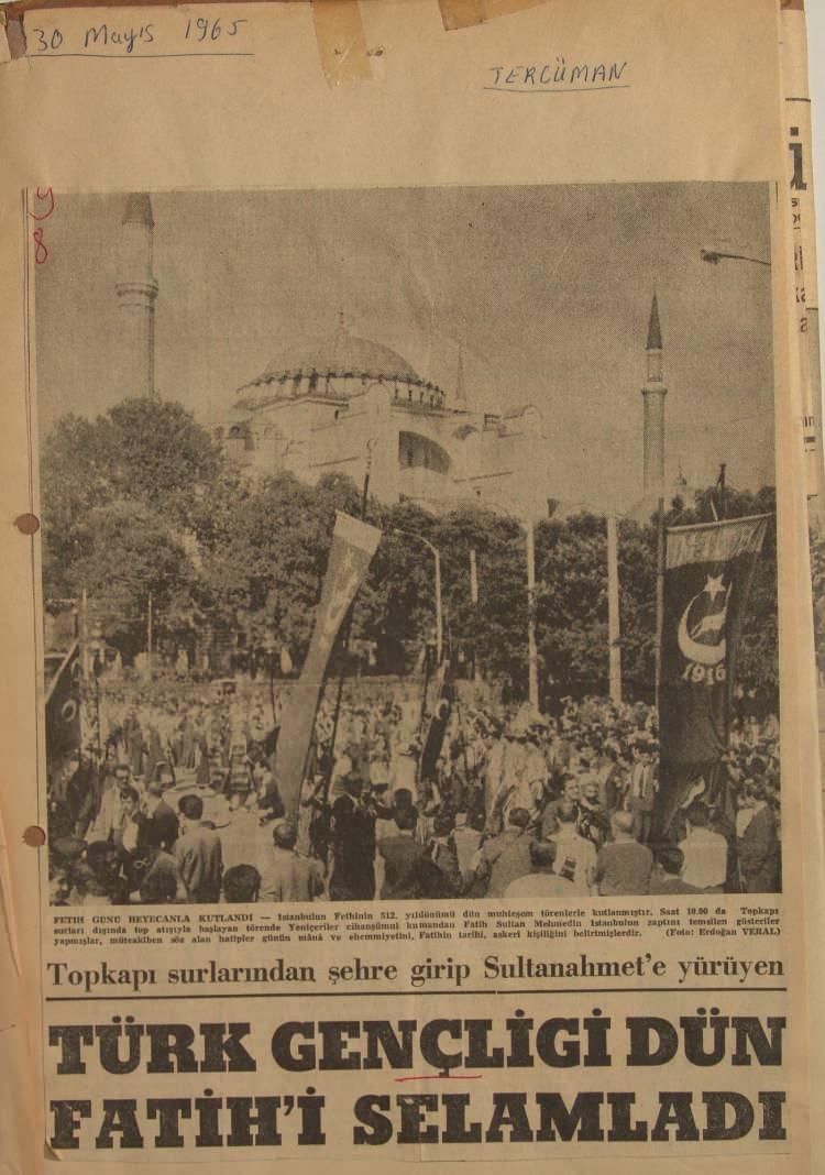 <p>Dr. Erkan Çav tarafından derlenen bilgi belge ve fotoğraflara göre, Ayasofya’nın Cami’ye dönüştürülmesinin toplumsal plandaki ilk adımı, 1965 yılında Milliyetçi-Muhafazakâr gençlerin yönetimine geçen ve Başkan Recep Tayyip Erdoğan’ın yetiştiği Millî Türk Talebe Birliği (MTTB) iledir.</p>
