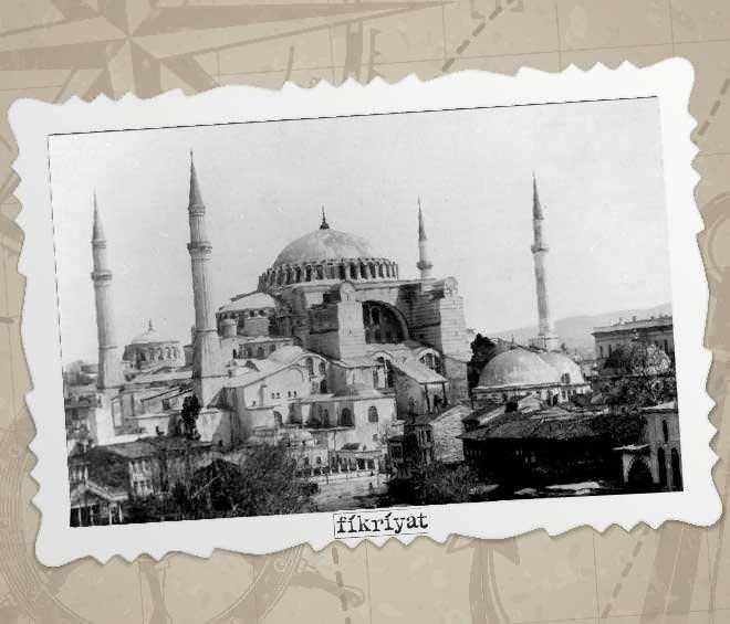 <p>FETİH</p>

<p>İslam'ın beklediği en şerefli gündür bu;</p>

<p>Rum Konstantiniyye'si oldu Türk İstanbul'u!</p>

<p>Cihana karşı koyan bir ordunun sahibi,</p>

<p>Türk'ün padişahı, bir gök yarılır gibi</p>

<p>Girdi, "Eğrikapı"dan kır atının üstünde</p>

<p>Fethetti İstanbul'u sekiz hafta üç günde!</p>

<p>O ne mutlu, mübarek bir kuluymuş Allah'ın…</p>

<p>"Belde-i Tayyibe"yi fetheden padişahın</p>

<p>Hak yerine getirdi en büyük niyazını;</p>

<p>Kıldı Ayasofya 'da ikindi namazını.</p>

<p>İşte o günden beri Türk'ün malı İstanbul,</p>

<p>Başkasının olursa yıkılmalı İstanbul.</p>

<p>Nazım Hikmet</p>

