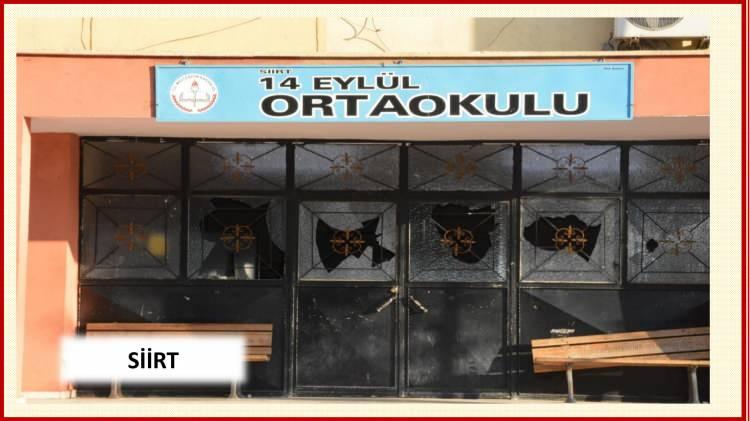 <p>Diyarbakır, Şırnak, Mardin, Hakkari ve Van başta olmak üzere birçok yerde çukurlar kazıldı, barikatlar kuruldu.</p>

<p> </p>
