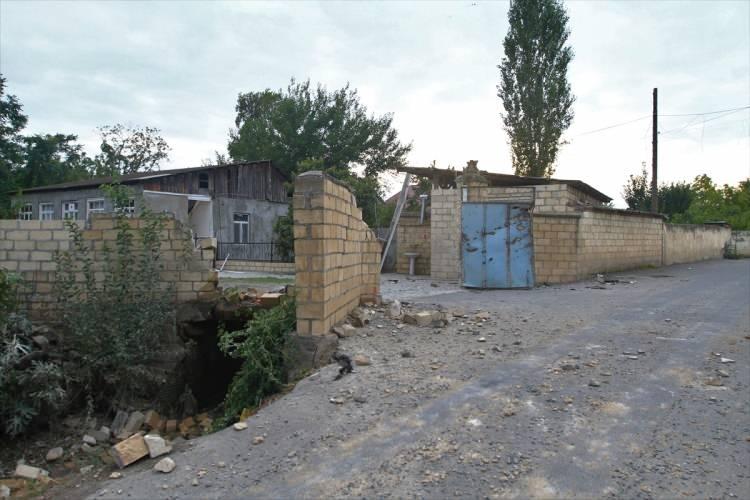 <p>Çatışmalarda Ermenistan askerlerinin ateş açtığı bölgelerden biri olan Ağdam ilinin Mireşelli köyünde çok sayıda eve mermi isabet etti.</p>

<p> </p>

