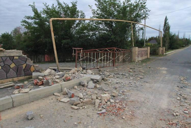 <p>Ermenistan-Azerbaycan cephe hattında son iki günde Ermenistan ordusunun ağır silahlarla gerçekleştirdiği saldırılarda siviller arasında can kayıpları yaşandı, çok sayıda ev hasar gördü.</p>

<p> </p>
