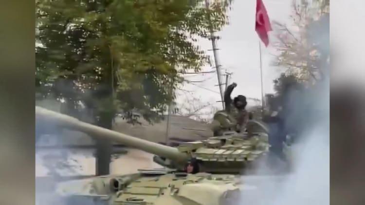 <p>Azerbaycan ve Türk bayrağı asılı tanklarla Ağdam'a giren Azerbaycan ordusunun coşkusu paylaşılan videolara yansıdı. </p>

<p> </p>

<p> </p>
