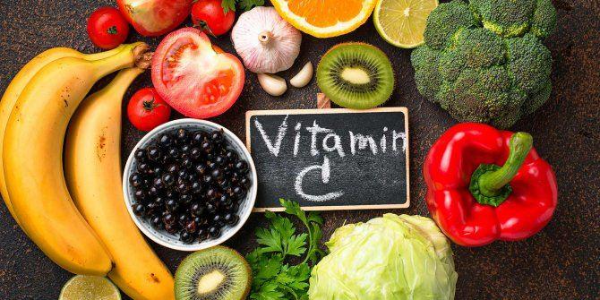<p><strong>C VİTAMİNİ KORONAVİRÜSE KARŞI KALKAN OLUYOR</strong></p>

<p>En temel koruyucularımızdan olan C vitamini, suda eriyen ve vücudumuzda depolanamayan bir vitamin olduğu için günlük olarak almamız gerekiyor. Yetişkin bir bireyin günlük ortalama 90 mg C vitamini alması gerekiyor. Yüksek miktarda C vitamini içeren besinler;</p>

<p> </p>
