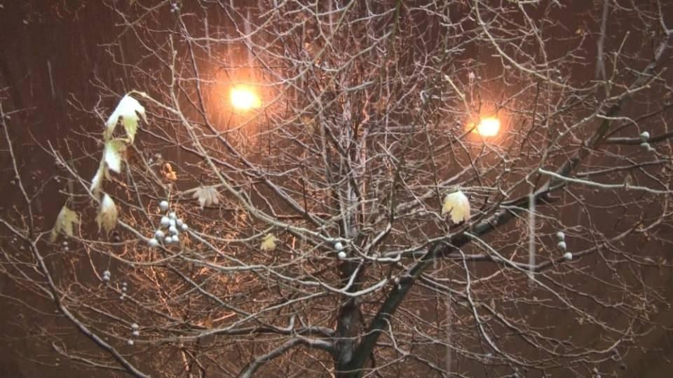 <p>BEYLİKDÜZÜ</p>

<p>İstanbul Avrupa Yakası’nda gece saatlerinde başlayan kar yağışı etkisini gösterdi. Beylikdüzü’nde caddeler ve sokaklar adeta beyaza büründü.<br />
 </p>
