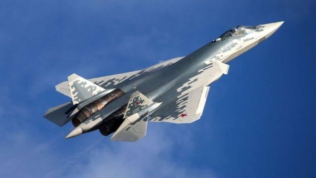 <p>Seri üretim bandından çıkan ilk Su-57, 25 Aralık 2020 tarihinde Rus ordusuna teslim edilmişti. İlk gelen bilgilerde uçağın Karadeniz'e konuşlandığı iddia edilmiş, ancak bu açıklama doğrulanmamıştı.</p>

