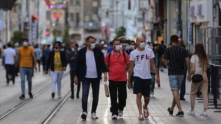 <p><strong>HAFTA İÇİ GECE SOKAĞA ÇIKMAK YASAK<br />
 </strong><br />
İstanbul'da haftanın her günü saat 21.00 ile 05.00 saatleri arasında sokağa çıkmak yasak.</p>
