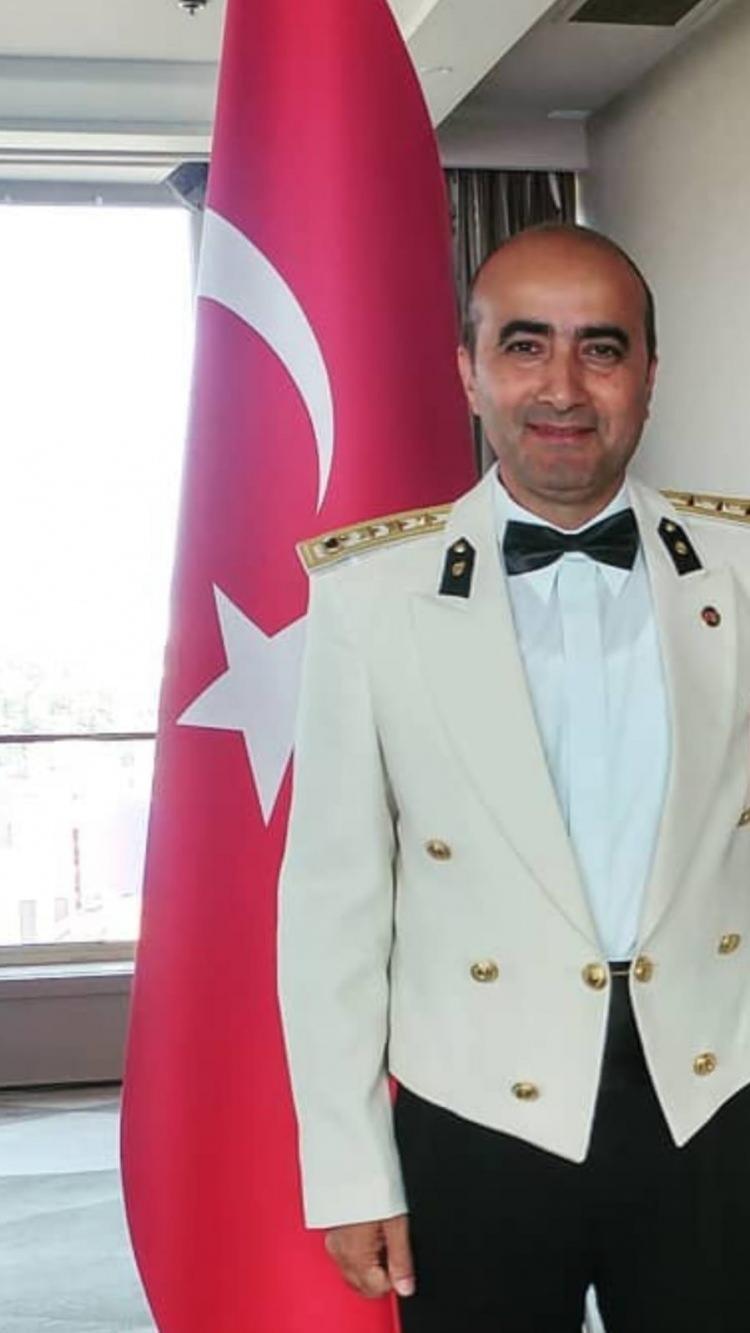 <p><strong>KURMAY ALBAY ŞENTÜRK AYDINYER</strong></p>

<p>Jandarma İstihbarat Kurmay Albay Şentürk Aydınyer'in (49) şehadet haberi, Ankara'daki evine ulaştı.</p>

