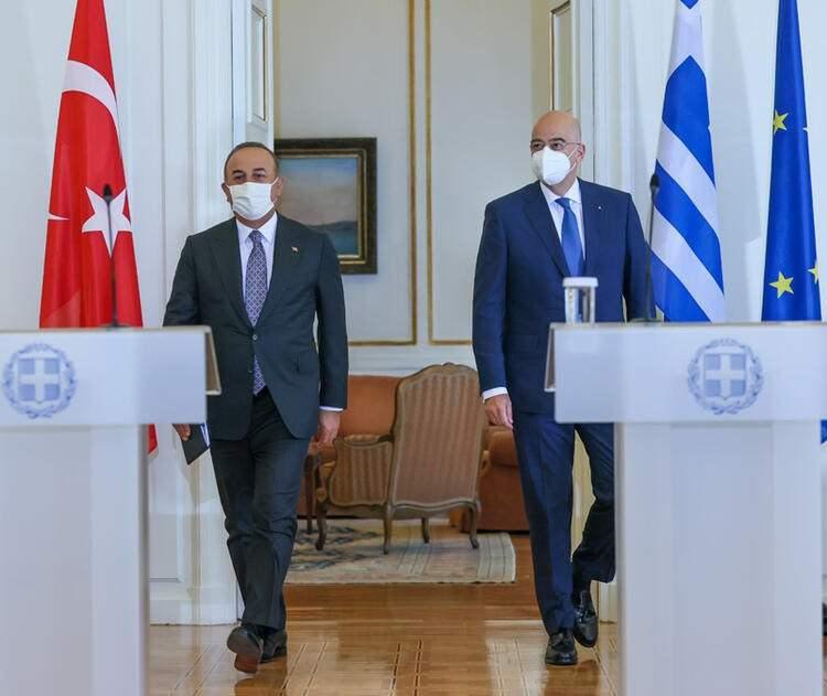 <p>Batı Trakya'da beş saat geçirdikten sonra Atina'ya geçen Dışişleri Bakanı Çavuşoğlu, yerel medya tarafından adım adım izlendi. Basın toplantısı Yunan ve Türk televizyonları tarafından canlı yayınlandı</p>

<p> </p>
