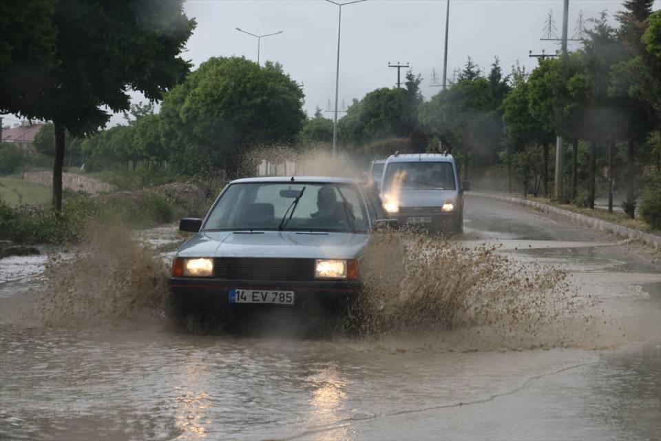 Araçlar suya gömüldü! Kocaeli, Düzce, Bolu ve Karabük�te sağanak yağış