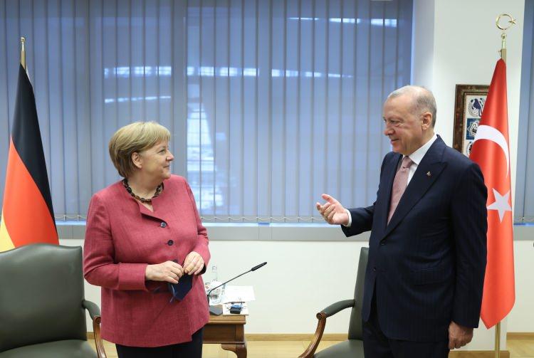 <p>Cumhurbaşkanı Recep Tayyip Erdoğan, NATO Liderler Zirvesi kapsamında geldiği Belçika’nın başkenti Brüksel’de Almanya Başbakanı Angela Merkel ile görüştü.</p>

<p> </p>

