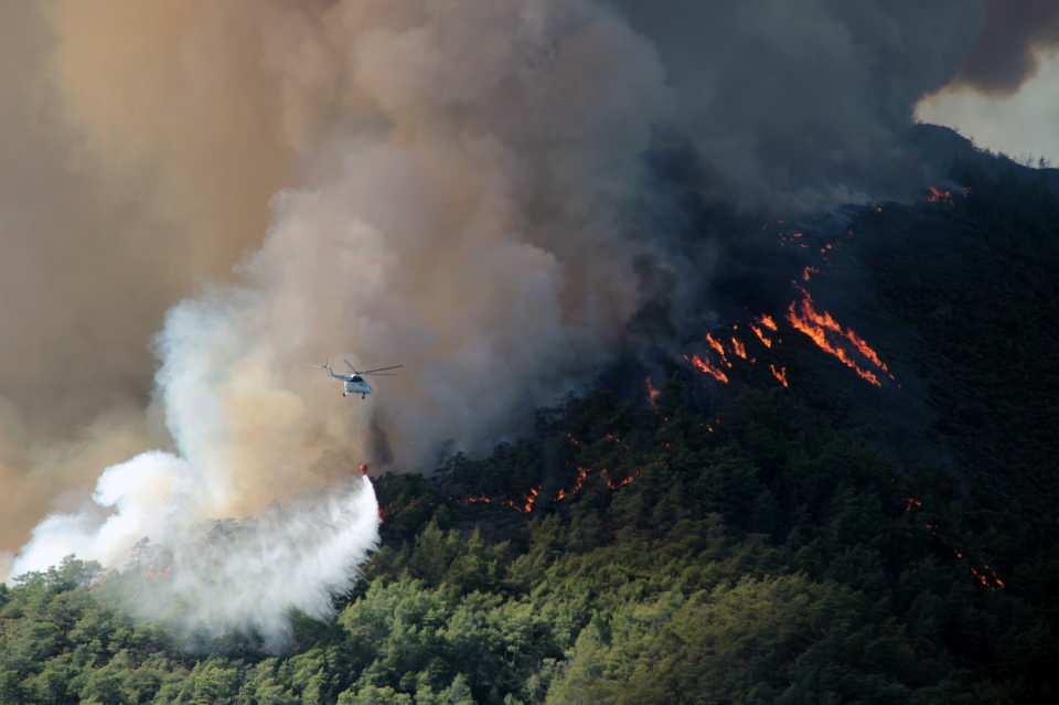 <p>27 Temmuz'da Marmaris’te çıkan orman yangını rüzgarın da etkisi ile büyüyerek geniş bir alana yayıldı. </p>

