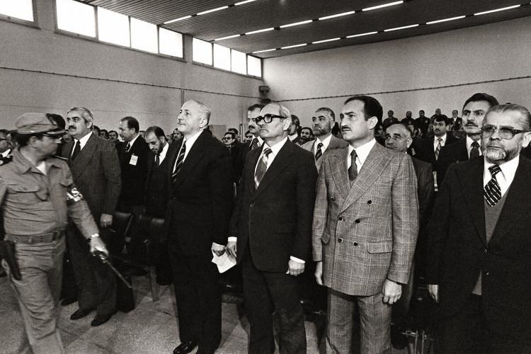 <p>Mamak Askeri Mahkemesinde aralarında genel başkan Necmettin Erbakan'ın da yer aldığı Milli Selamet Partisi yöneticileri yargılandı. (24 Nisan 1981)</p>

<p> </p>

