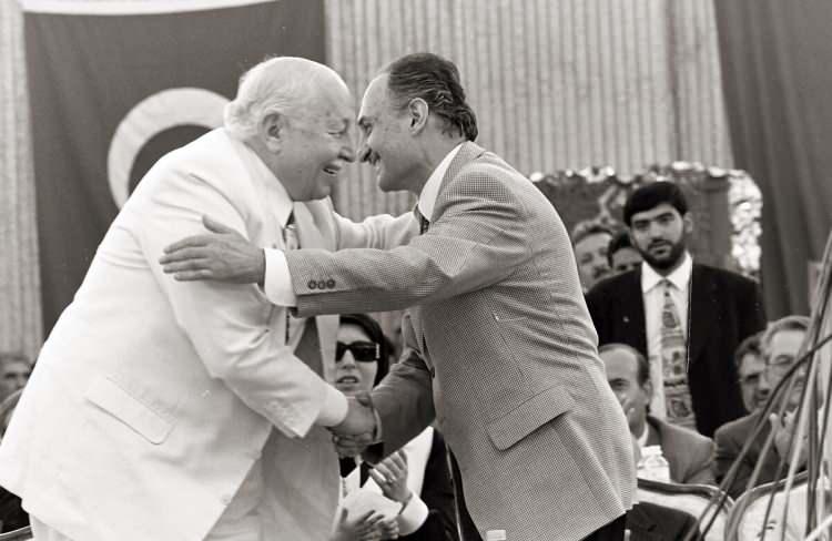 <p>Refah Partisi'nin 14. Kuruluş yıldönümü dolayısıyla Ankara'da tören düzenlendi. (19 Temmuz 1997)</p>

<p> </p>
