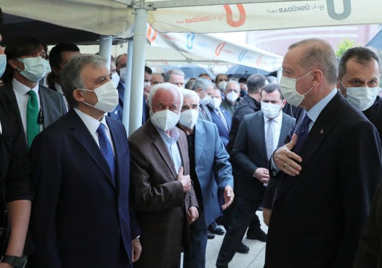 <p>Uçma'nın cenaze namazını Ali Erbaş kıldırdı. Erdoğan cenaze namazının ardından kısa bir konuşma yaparak, "Yaklaşık 40 yılla yakın bir kardeşliğimiz var. </p>
