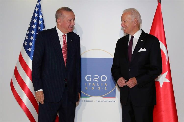 <p>Cumhurbaşkanı Recep Tayyip Erdoğan, Roma'daki G20 Liderler Zirvesi kapsamında ABD Başkanı Joe Biden ile bir araya geldi.</p>
