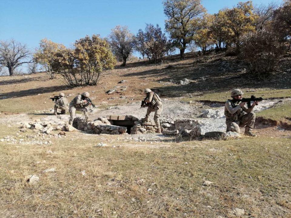 <p>İçişleri Bakanlığı, Siirt'te 700 personelin katılımıyla 'Eren Kış-5 (Bağgöze) Şehit Jandarma Üsteğmen Ersan Yenici Operasyonu'nun başlatıldığını duyurdu.</p>

<p> </p>
