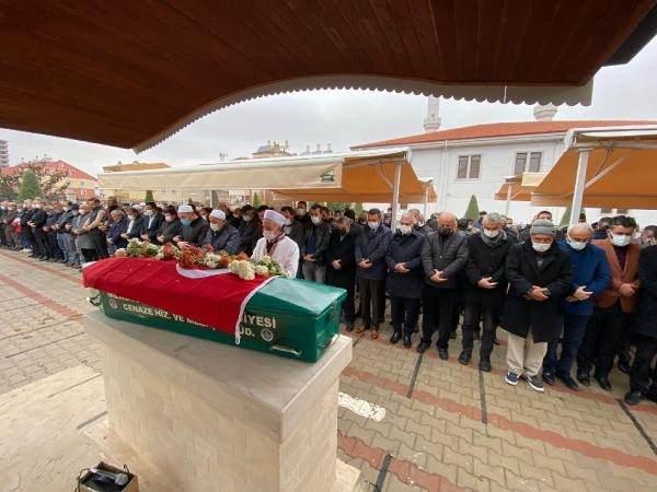 <p>Mersin Üniversitesi Tıp Fakültesi Adli Tıp Birimi'nde bu sabah otopsisi tamamlanan Müslüme Yağal'ın cenazesi, dayısı Ercan Yağal ve ablası Nurcan Özcan tarafından teslim alındı.</p>
