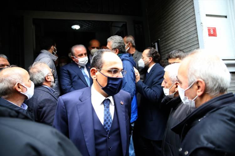 <p>Cumhurbaşkanlığı Sözcüsü İbrahim Kalın, Karakoç'un evine geldi.</p>
