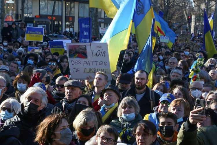 <p><strong>FRANSA</strong><br />
<br />
Rusya'nın Ukrayna'ya saldırısı, Fransa'nın başkenti Paris'te protesto edildi. Cumhuriyet Meydanı'nda toplanan protestocular, Ukrayna'ya destek gösterisi düzenledi.</p>

<p> </p>
