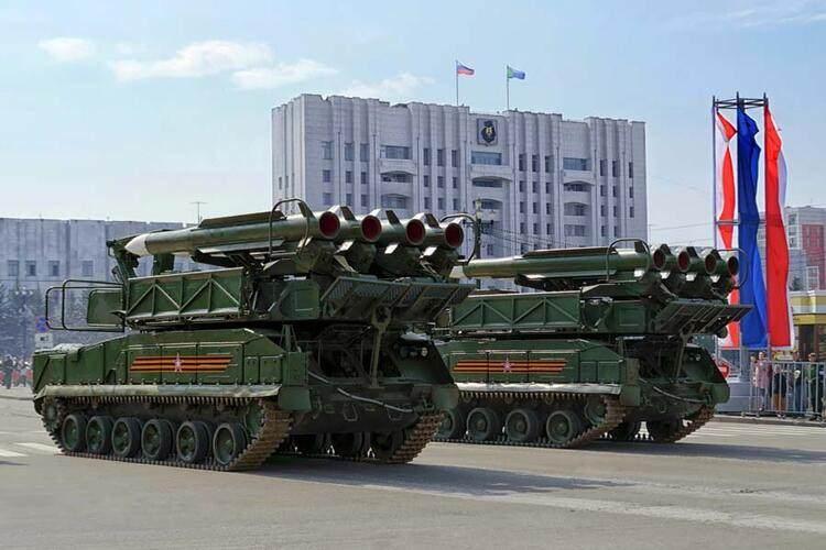 <p>Rusya Devlet Başkanı Vladimir Putin'in, Rus ordusunun caydırıcı güçlerini özel savaş görevi durumuna geçirmesi emri vermesi, gözleri bu ülkenin nükleer silahları ve hipersonik füzelerine çevirdi.</p>
