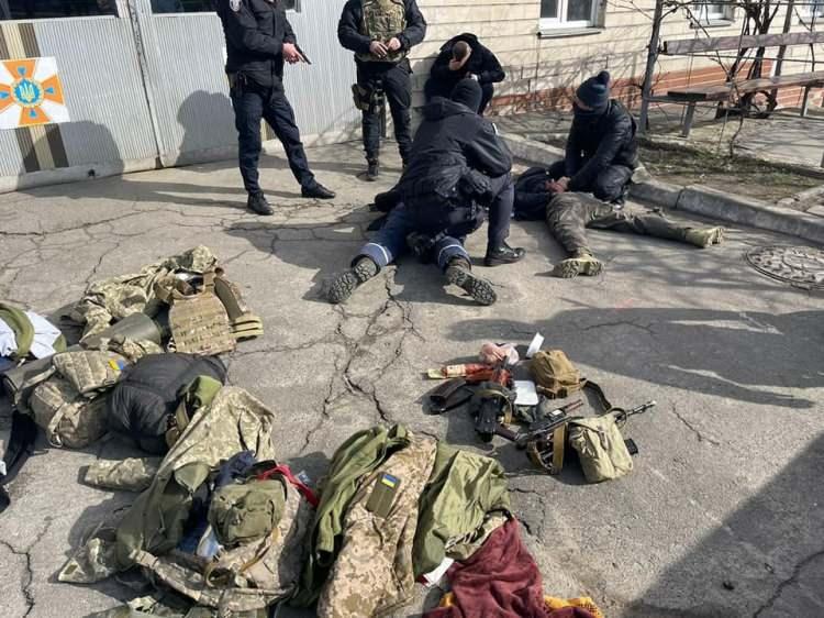 <p>Kiev'de yakalanan sabotaj grubu</p>
