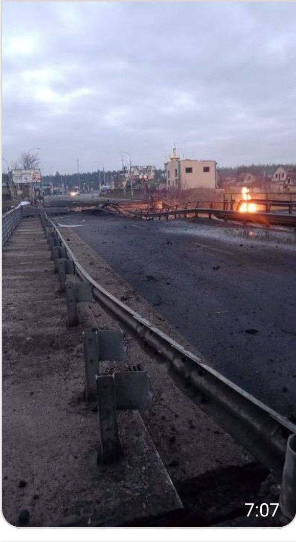 <p><br />
Ukrayna ordusu, Kiev'deki Teteriv Nehri üzerinde yer alan köprüyü imha etti.</p>
