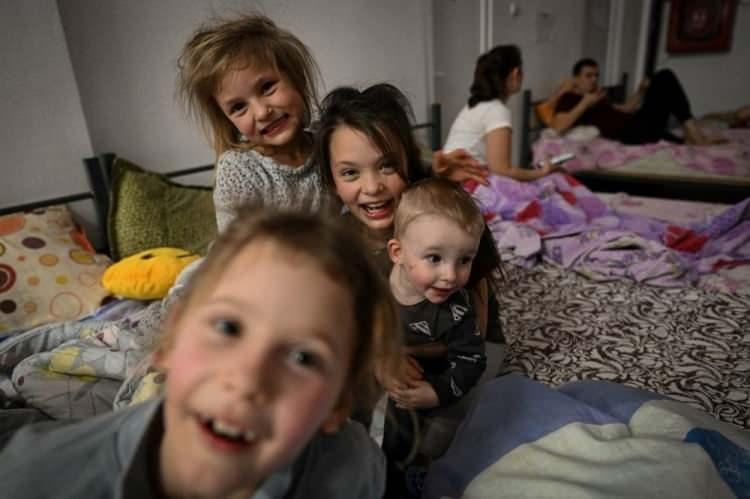 <p>500 BİNDEN FAZLA KİŞİ UKRAYNA'YI TERK ETTİ</p>

<p>Birleşmiş Milletler (BM) Mülteci Örgütü’nün (UNHCR) Başkanı Philippo Grandi'nin açıklamasına göre 500 binden fazla Ukraynalı komşu ülkelere sığındı.</p>
