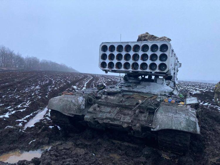 <p><strong>M270 ÇNRA: 42</strong></p>

<p>Ukrayna Ordusu, Rus askerler tarafından terk edilen Tos-1A Çok Namlulu Roketatar (ÇNRA) sistemleri ele geçirdi. </p>
