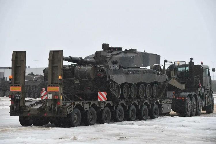<p><strong>NATO LETONYA SINIRINA YIĞINAK YAPIYOR</strong></p>

<p>İngiliz Ordusu çok sayıda Challenger-2 tank ve zırhlı aracı Letonya'ya sevk etti.</p>
