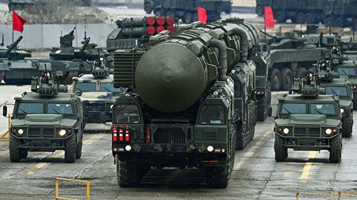 <p>Rusya Devlet Başkanı Putin, 27 Şubat'ta Rus ordusuna "caydırıcı güçlerini özel savaş görevi durumuna" geçirmesi talimatı vermişti.</p>
