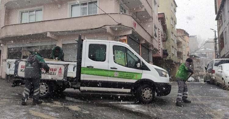 <p><strong>Beyoğlu Belediyesi 7/24 sahada</strong></p>

<p>Beyoğlu Belediyesi sosyal medya hesabından yapılan açıklamada, "Beyoğlu’nda tuzlama ve küreme çalışmalarımızı aralıksız şekilde sürdürüyoruz." ifadelerine yer verildi.</p>
