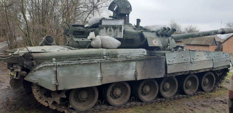 <p>Ukrayna ordusunun Mariupol yakınlarında hedef aldığı Rus T-72B3 tankları ve BMP-3 ZMA'lar.</p>
