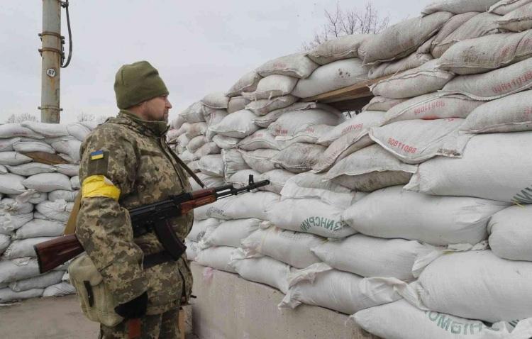 <p>Hendekler kazmaya ve barikatlar kurmaya karar verdik. Burada sonuna kadar Ukrayna Ordusu askerlerine yardım edeceğiz. Özgür Ukrayna'ya destek olacağız" dedi.</p>
