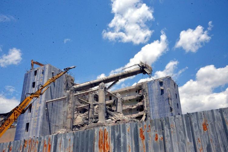 �Dünyanın en saçma binası�nın son hali görüntülendi Resim 1