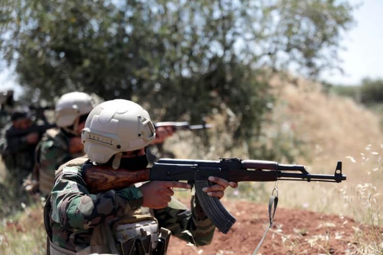 <p>Türk Silahlı Kuvvetleri’nin (TSK), güvenli hale getirilen bölgelere saldırıların düzenlendiği terör örgütü PKK/YPG kontrolündeki Tel Rıfat ve Münbiç kentlerine yönelik harekat sinyali vermesi, Suriye'de heyecana yol açtı. </p>

<p> </p>
