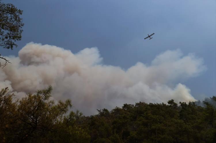 <p>İçişleri Bakanı Süleyman Soylu, Marmaris'te orman yangını bölgesinde yaptığı açıklamada, "Yangının nasıl çıktığına dair bir tespitimiz ve kimliğimiz var. Arkadaşlarımız üzerinde çalışıyor. Yakın zamanda bunu paylaşacağız" demişti.</p>
