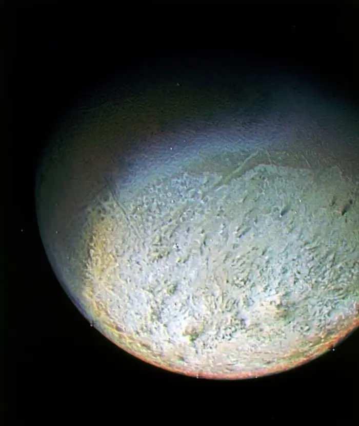 <p>Voyager 2 tarafından 1989 yılında fotoğraflanan Neptün.</p>