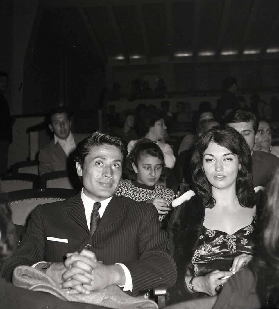 <p>1963 yılında Artist dergisinin yarışmasında birinci oldu. Bir süre iş arayan Cüneyt Arkın, 1963'te Halit Refiğ'in teklifiyle sinema oyunculuğuna başladı ve 2 yıl içinde en az 30 film çevirdi.</p>

<p> </p>
