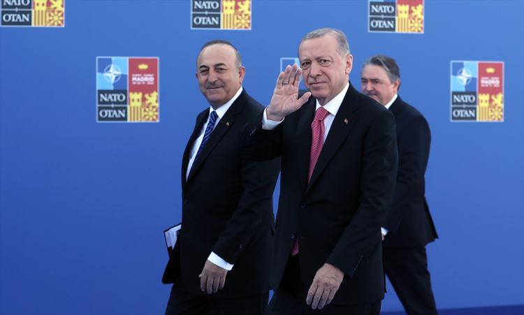 <p>Cumhurbaşkanı Recep Tayyip Erdoğan, NATO Liderler Zirvesi'ne katılmak üzere Madrid'deki IFEMA Kongre Merkezine geldi. </p>

<p> </p>
