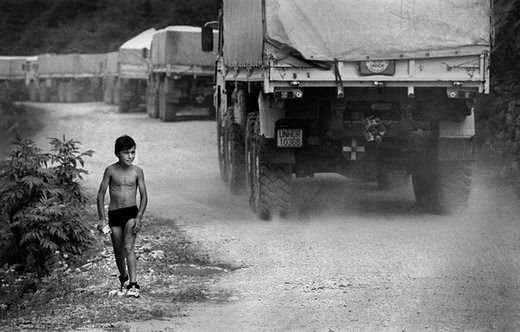 <p>Srebrenitsa’dan Tuzla’ya uzanan yolda 10 gün içerisinde 10.000’den fazla kişi katledildi. </p>
