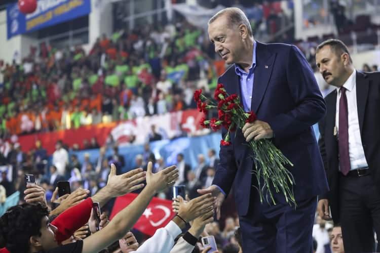 <p>Cumhurbaşkanı ve AK Parti Genel Başkanı Recep Tayyip Erdoğan, Sakarya Serdivan Kapalı Spor Salonu'nda düzenlenen ''İlk Oyum Erdoğan'a, İlk Oyum AK Parti'ye'' Gençlik Buluşması'na katıldı.</p>
