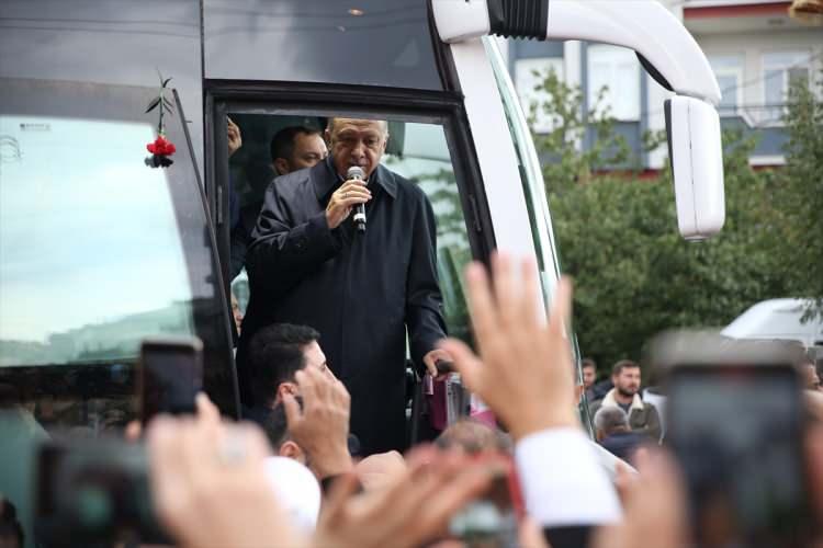 <p>Toplu açılış töreni için Balıkesir'e gelen Cumhurbaşkanı Erdoğan'ı vatandaşlar coşkuyla karşıladı. </p>
