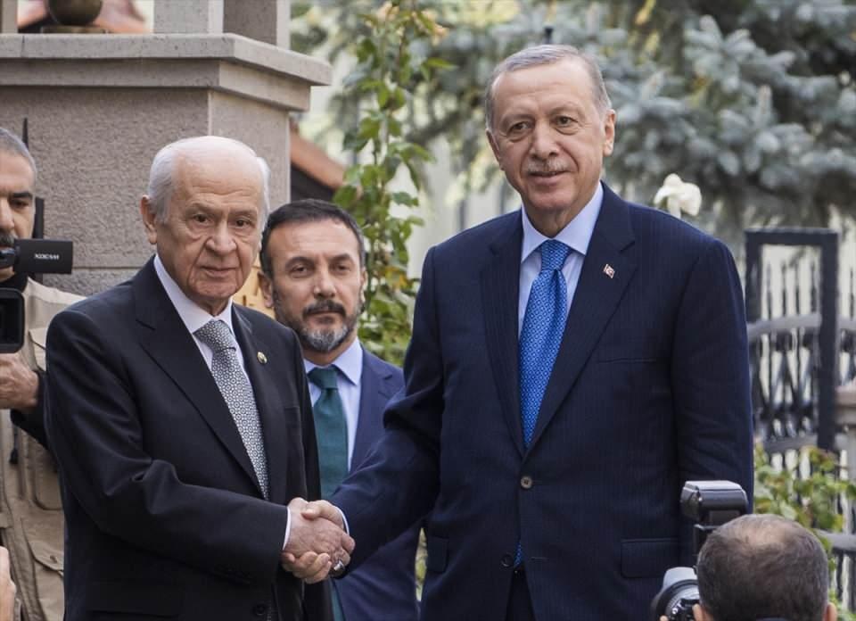 <p>MHP Genel Başkanı Bahçeli'nin Türkmenbeyi Caddesi'ndeki evinde gerçekleşen görüşme saat 16.20'de başladı.</p>

<p> </p>
