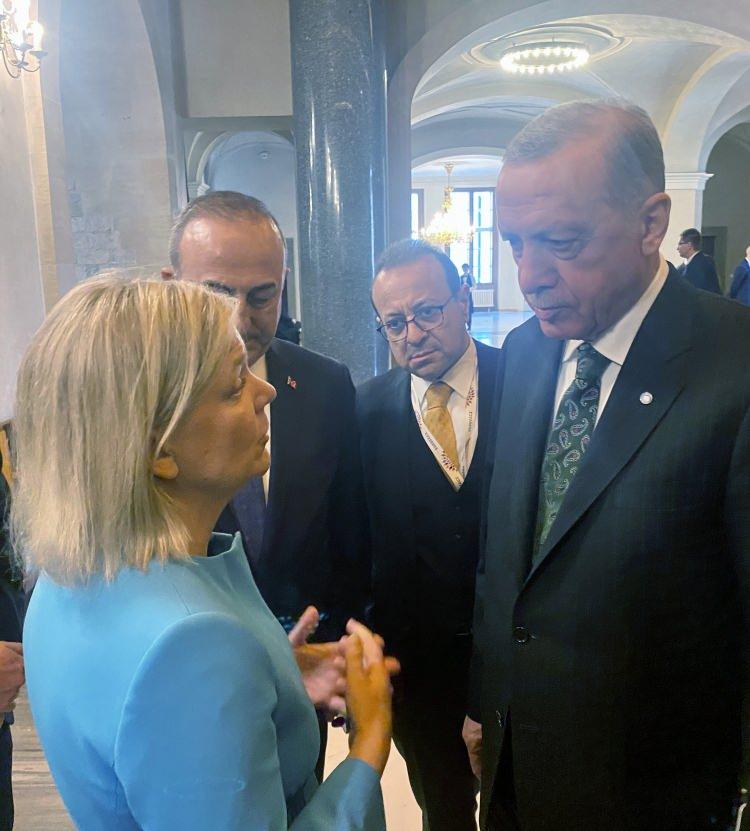 <p> Cumhurbaşkanı Recep Tayyip Erdoğan, Avrupa Siyasi Topluluğu Zirvesi nedeniyle bulunduğu Prag’da İsveç Başbakanı Magdalena Andersson ile görüştü.<br />
 </p>
